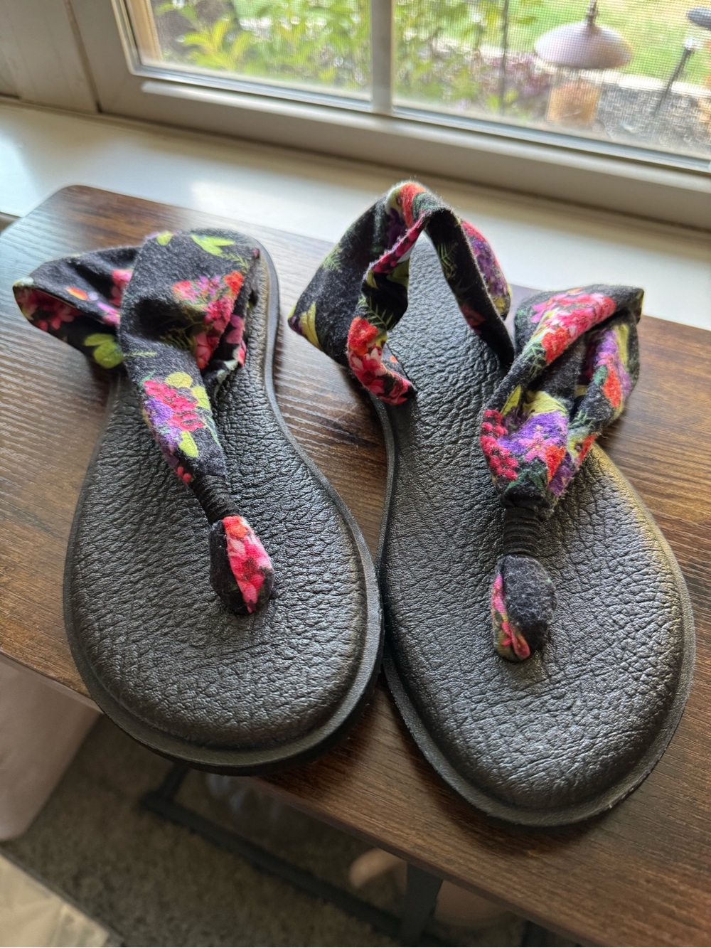 Sanuk Yoga Sling 2 Floral Tropical Sandal Flip Flop Black Pink